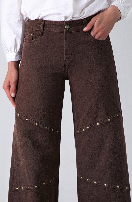 Pantalón Corte Tachas Brown