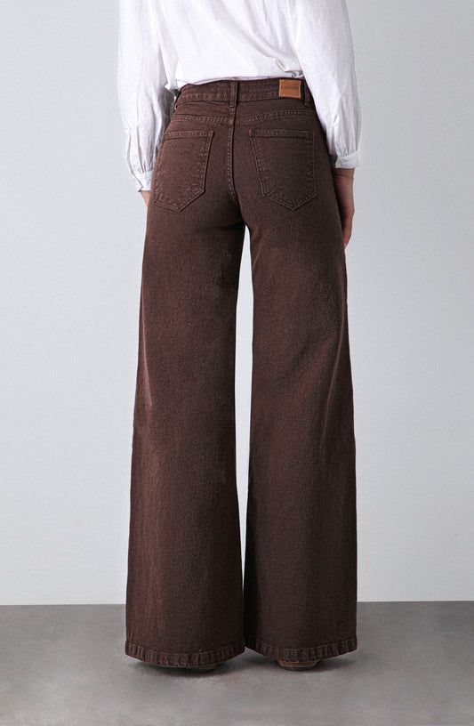 Pantalón Corte Tachas Brown