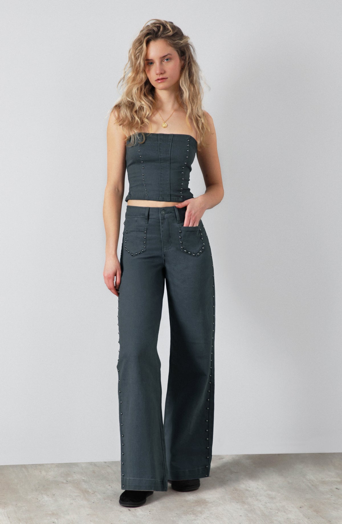 Pantalón Wide Leg Tachas Grey