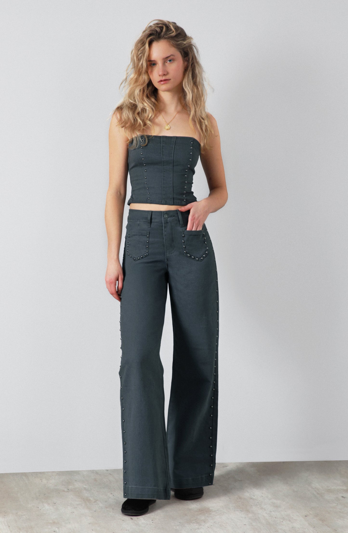 Pantalón Wide Leg Tachas Grey