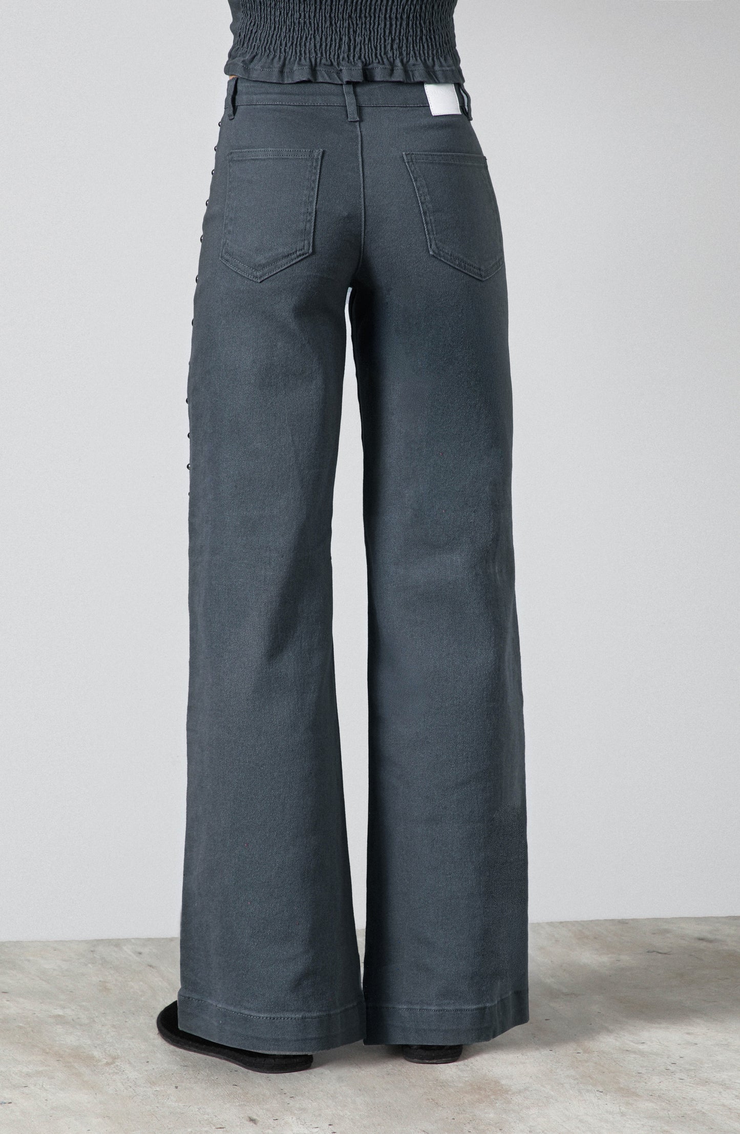 Pantalón Wide Leg Tachas Grey
