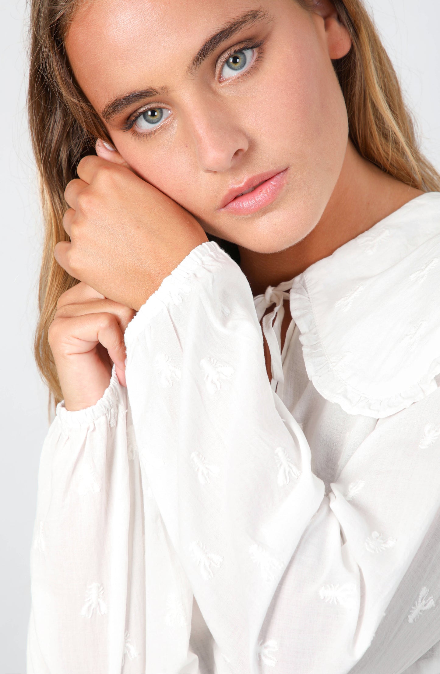 Blusa Cuello Bebé Estampada White