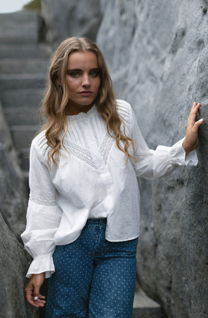 Blusa Pliegues Broderie White