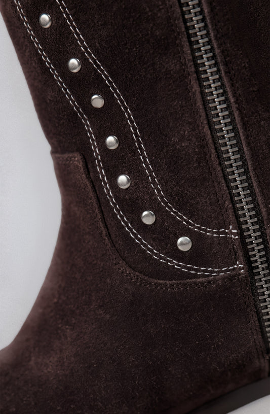 Bota Alta Tachas Brown