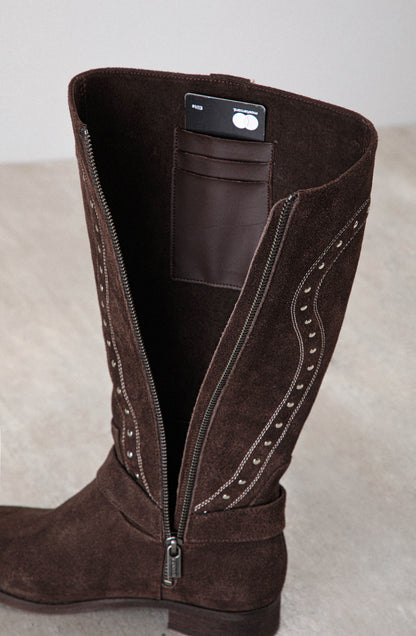 Bota Alta Tachas Brown