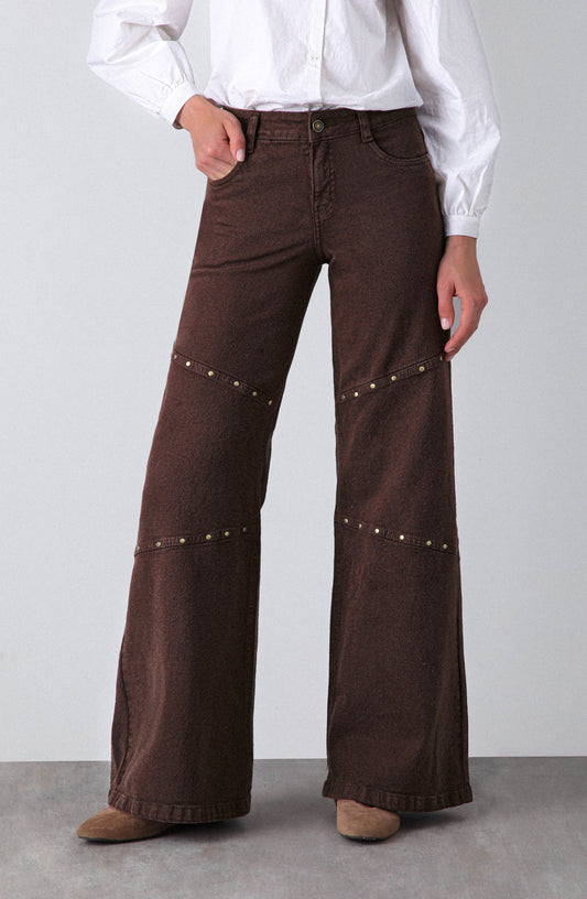 Pantalón Corte Tachas Brown