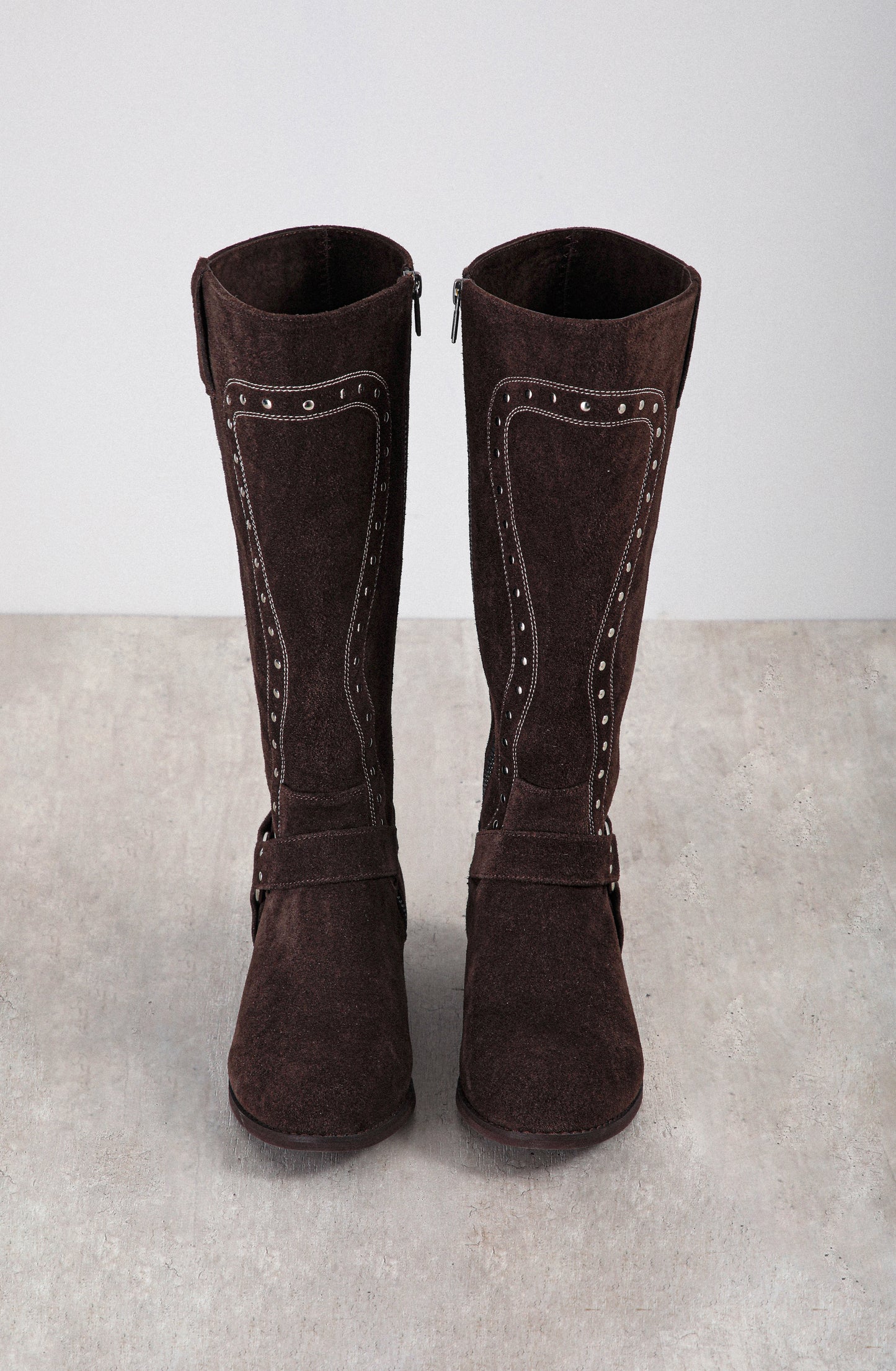 Bota Alta Tachas Brown