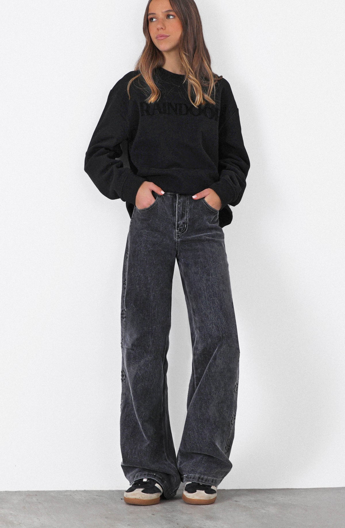 Pantalón Flor Bordada Grey
