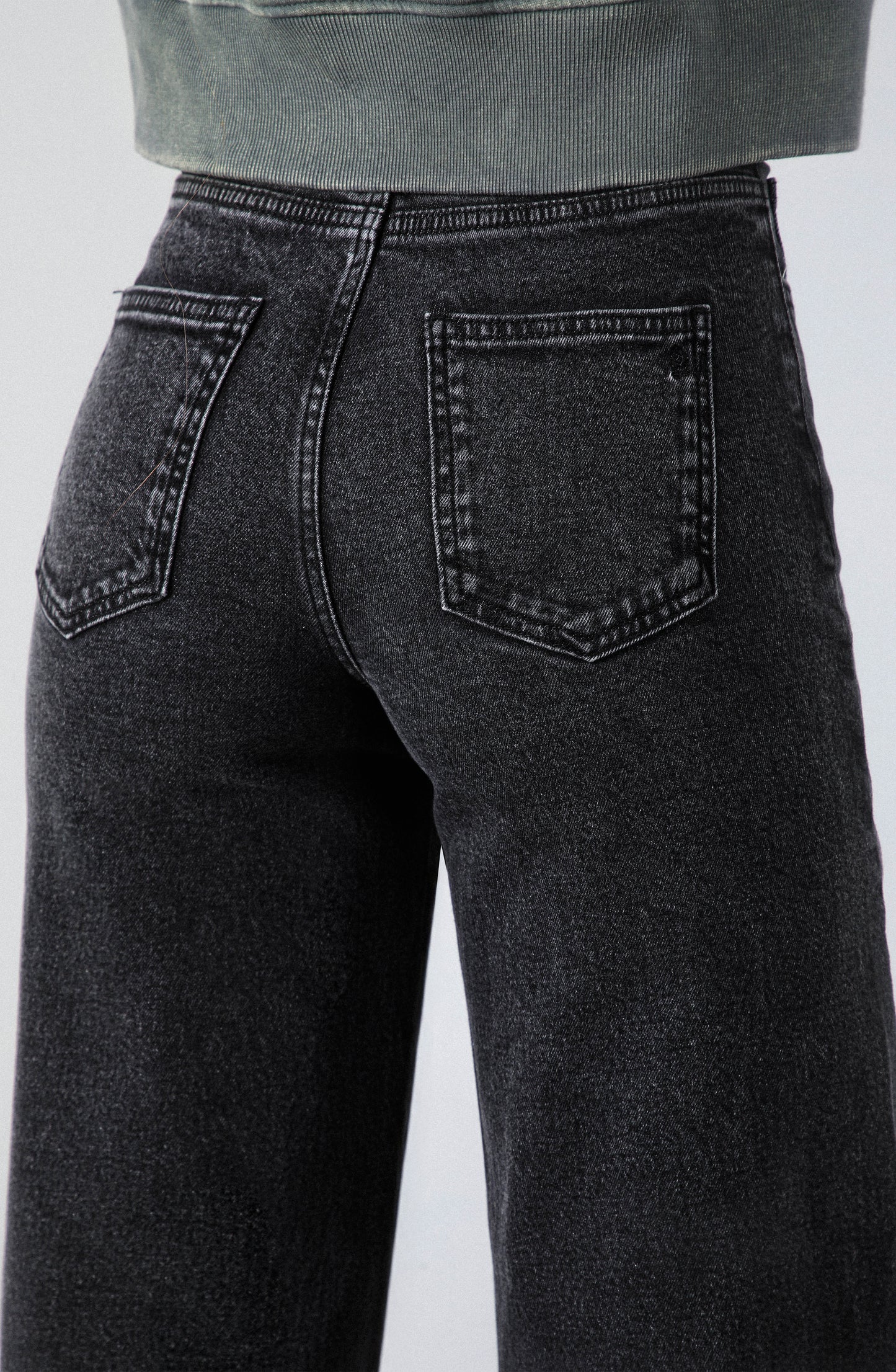 Pantalón Cortes Tachas Black R