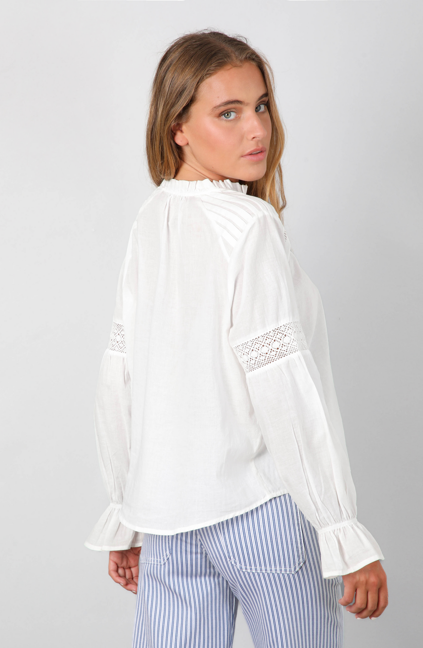Blusa Pliegues Broderie White