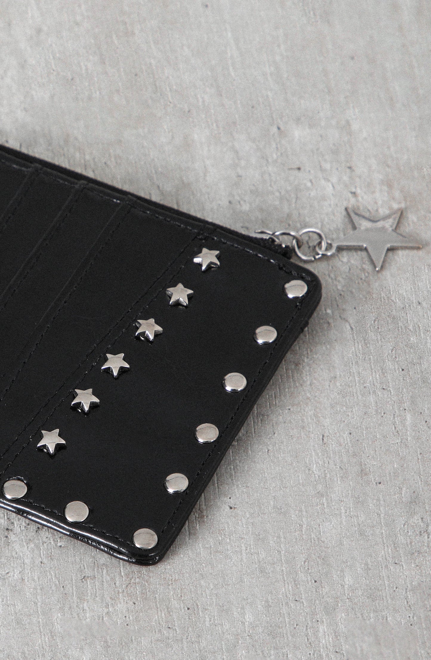 Tarjetero Tachas Estrella Black