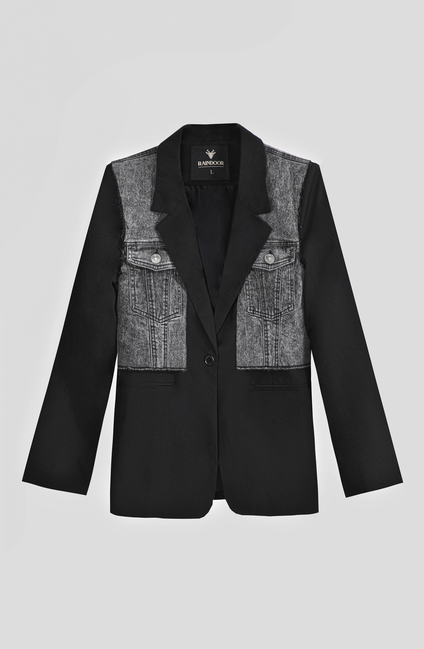 Blazer negro con aplicación de jeans denim gris.