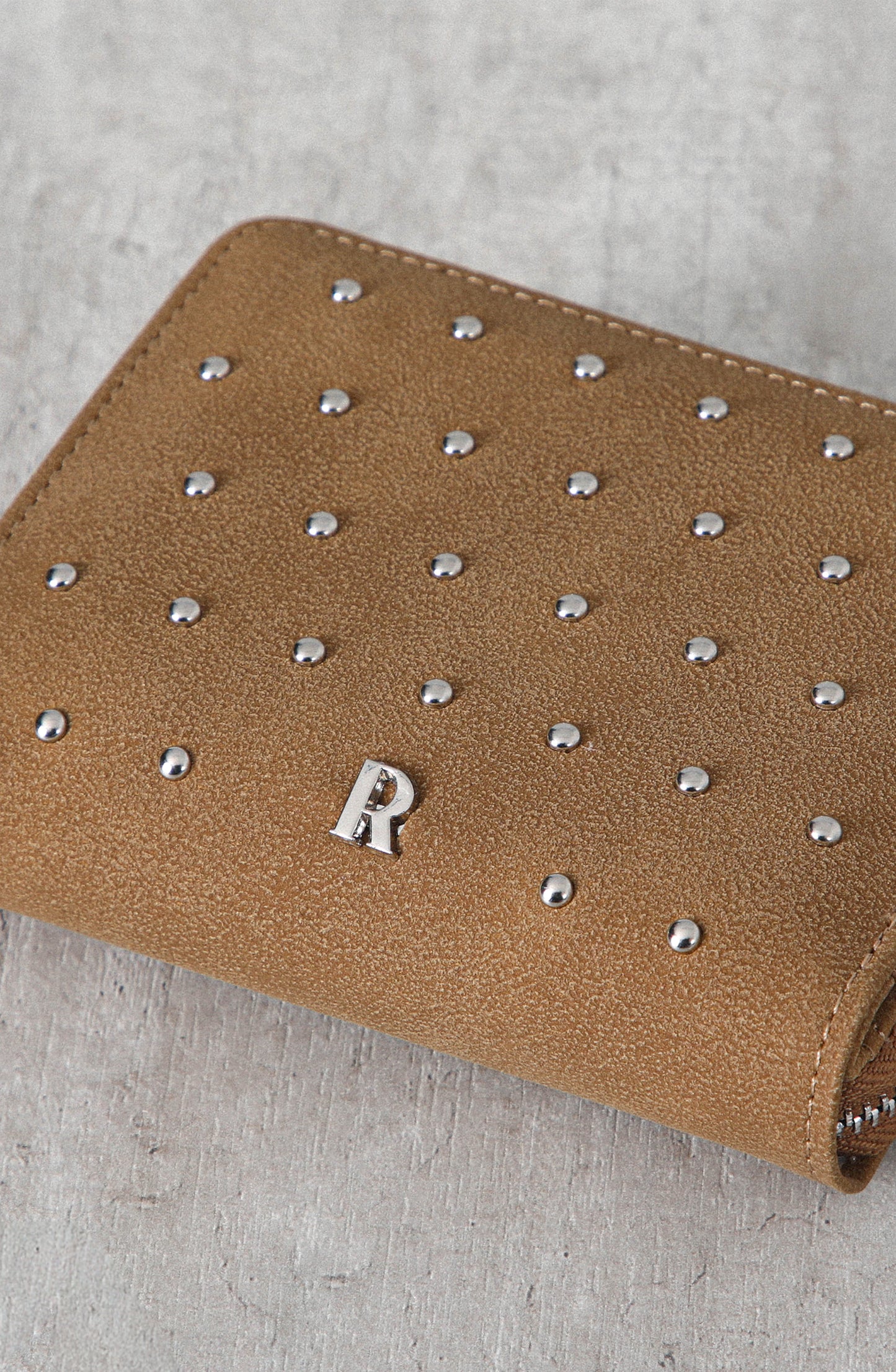 Billetera Tachas Brown