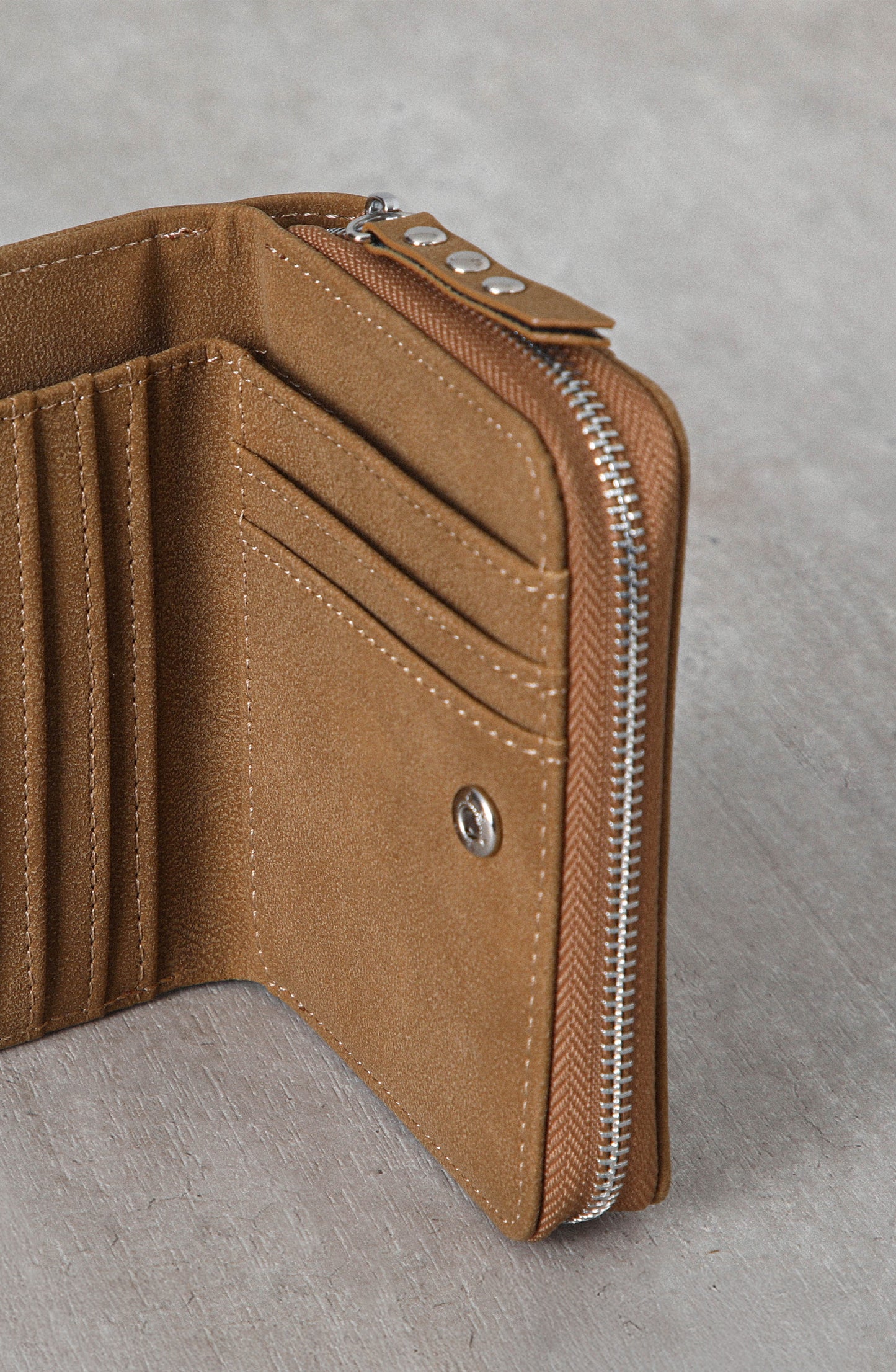 Billetera Tachas Brown