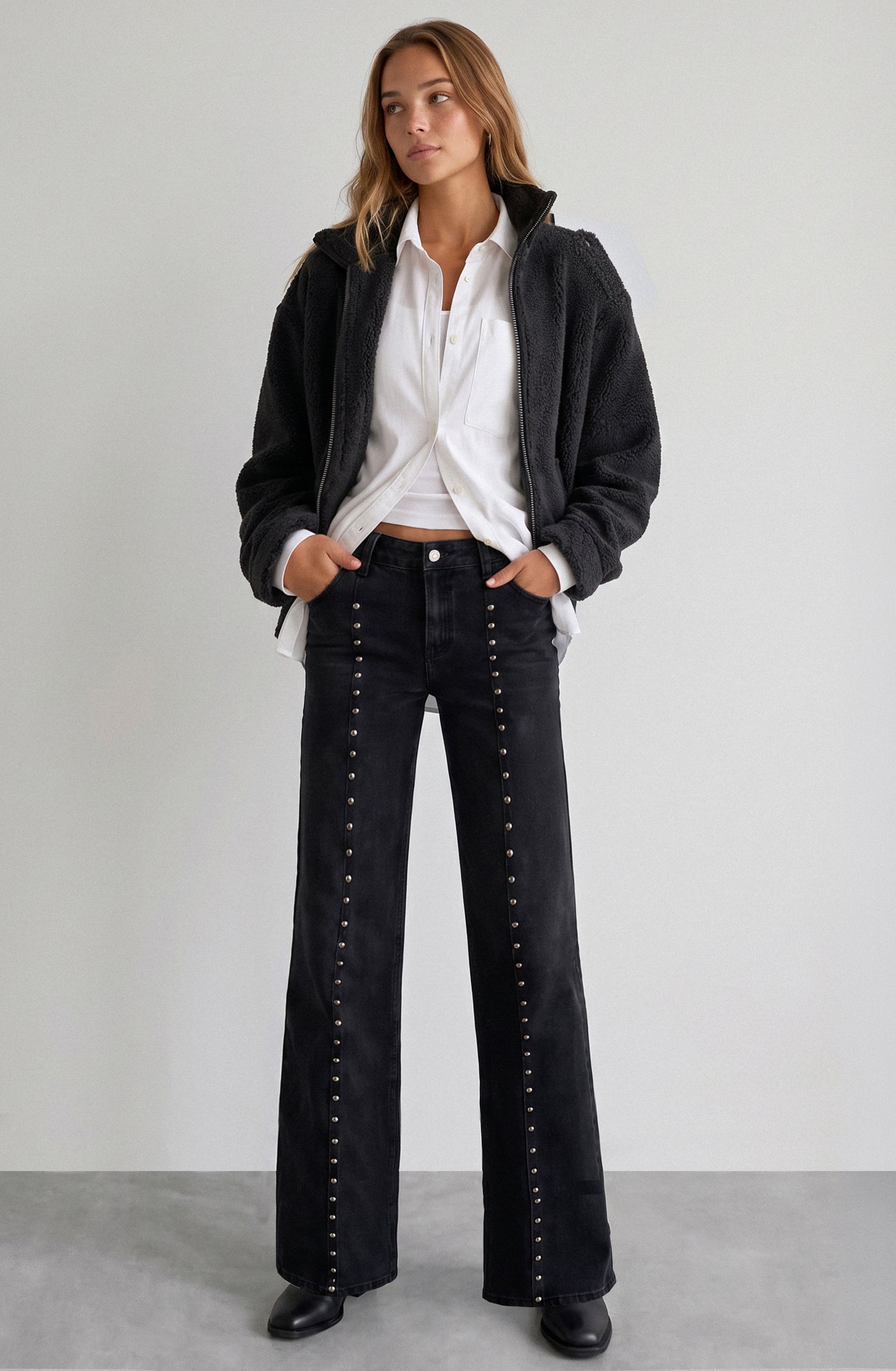 Pantalón Cortes Tachas Estrellas Grey