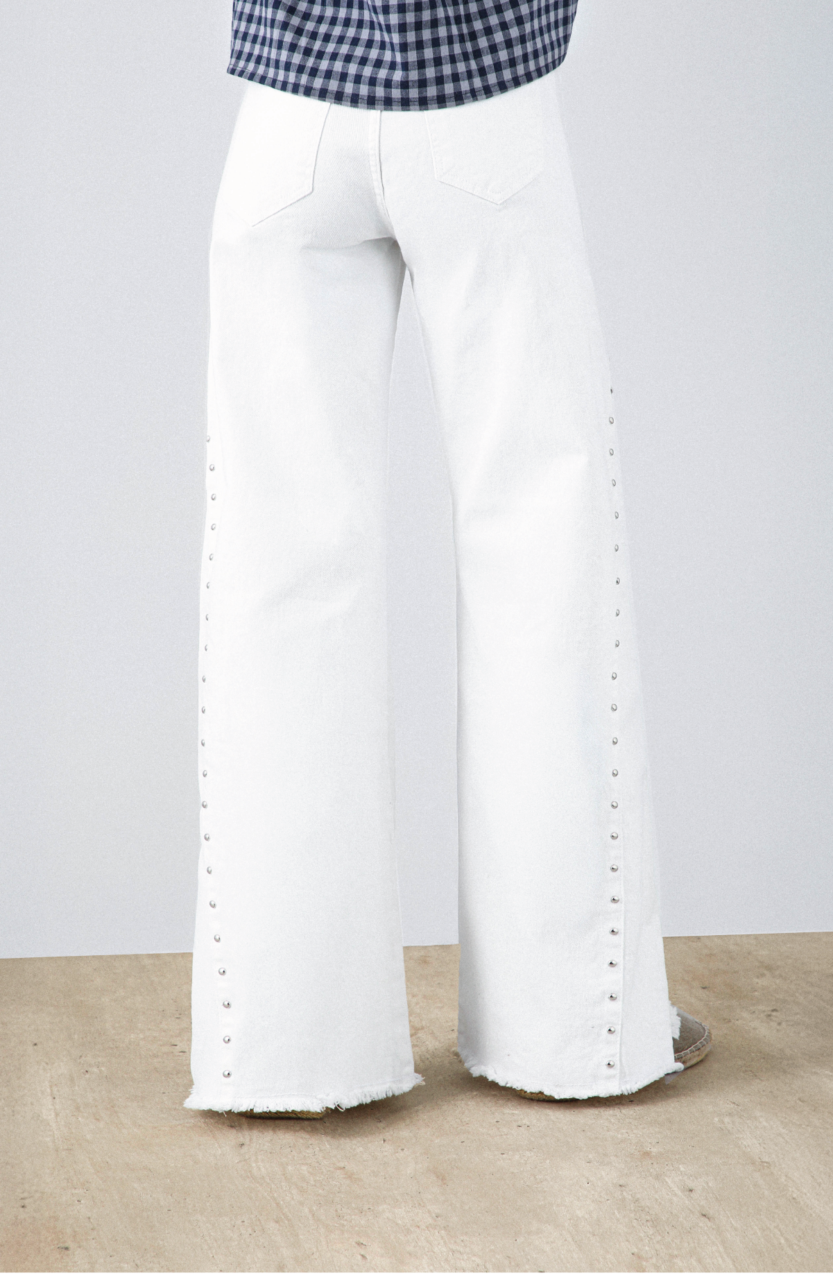 Pantalón Tachas Corte Lateral White