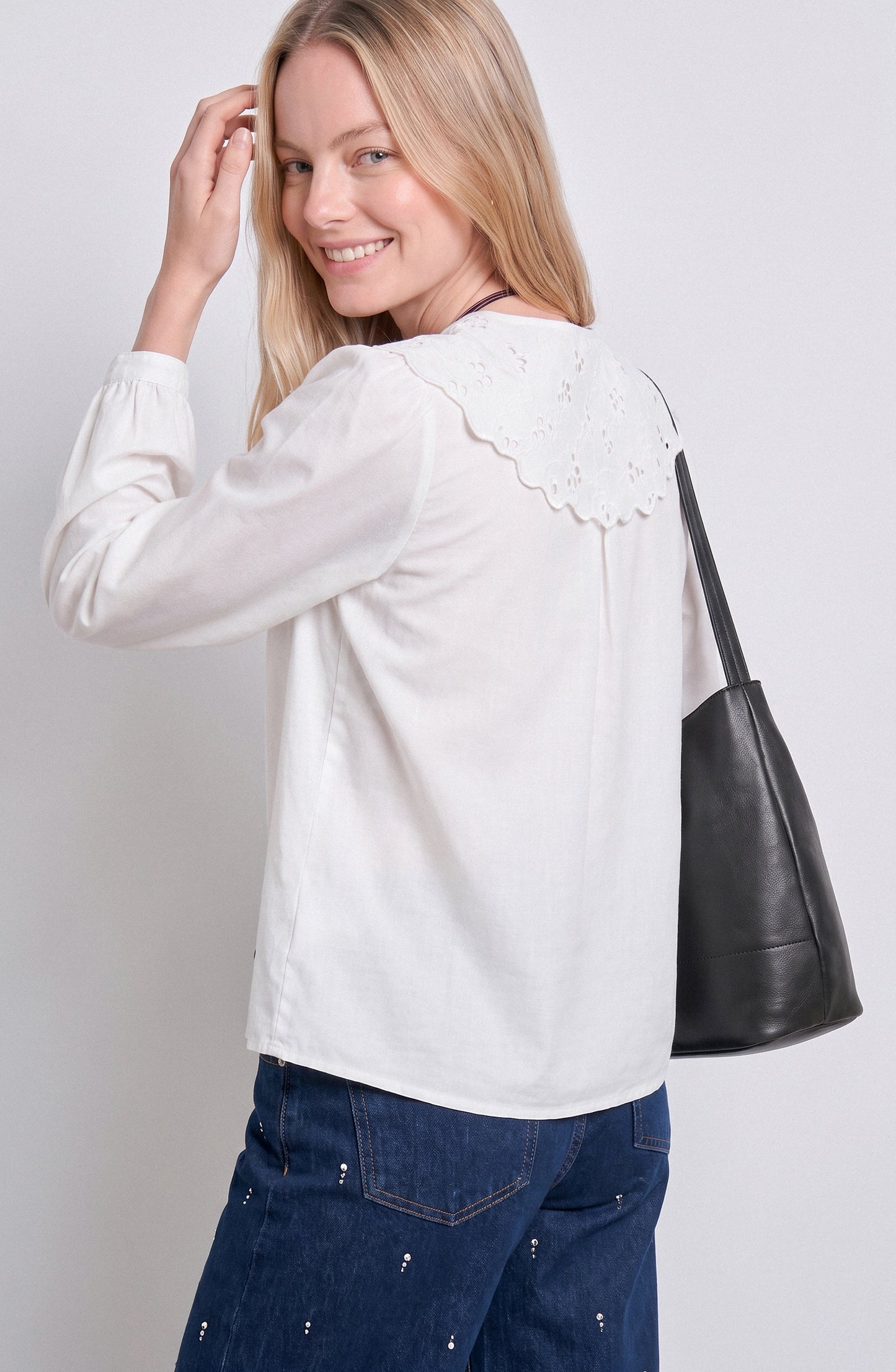 Blusa Cuello Bobo Embroidery White